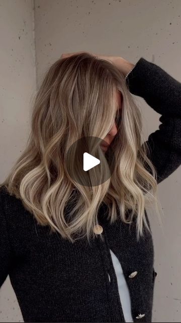 Chris Weber Mirlach on Instagram: "Satin Vanilla Blonde 🤍
When my client said her goal was to grow her hair long and healthy I knew she was the ideal client for me 🤌🏻
My approach to hair colouring is less is often more! 
With a costume highlight design that adds the perfect amount of brightness but also adding low-lights to enhance and compliments my clients natural colour! 🙏🏻
The key words for this colour are Rich, Warm + Contrast 🤍 absolutely obsessed with the outcome from our first appointment ! 🤍
Formula for this look #redkenshadeseq 
Low-light 7GB+7GG+6WG
All over gloss 10G+10AA+Clear

#chrisweberhair #vanillaloft #redkenambassador #vancouverblonde #vancouverhairstylist #dimensionalblonde #warmblonde" Low Lights For Blonde Hair, Highlight Design, Vanilla Blonde, Hair Colouring, Dimensional Blonde, Bronde Hair, Redken Shades Eq, Warm Blonde, Platinum Blonde Hair