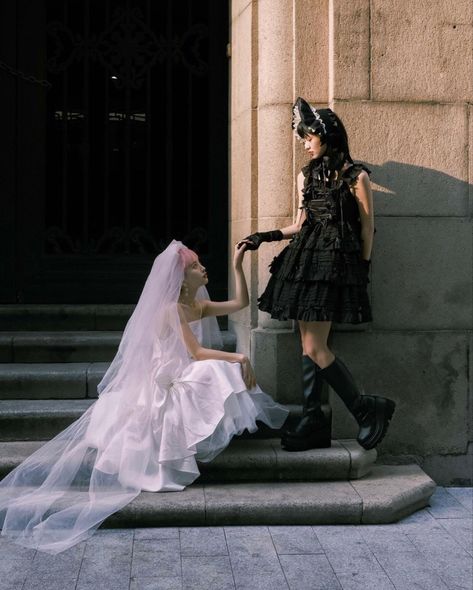 Gothic Couple Aesthetic, Princess Photoshoot, Yami Kawaii Art, Wlw Aesthetic, Couple Vibes, Vampire Fashion, Couple Poses Drawing, Gothic Photography, Future Girlfriend