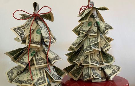 Money Christmas Tree Dollar Bills, Christmas Cash Gift Ideas, Cash Gift Ideas Christmas, Money Christmas Gift Ideas, Money Tree Ideas, Christmas Money Tree, Money Christmas Tree, Money Ornaments, Money Wreath