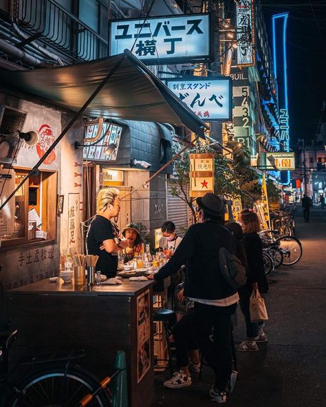 Japanese Alley, Tokyo Street Food, Osaka Food, Japan Street Food, Asian City, Japanese Restaurant Design, Cafe Idea, Street Photography People, Thailand Tourist