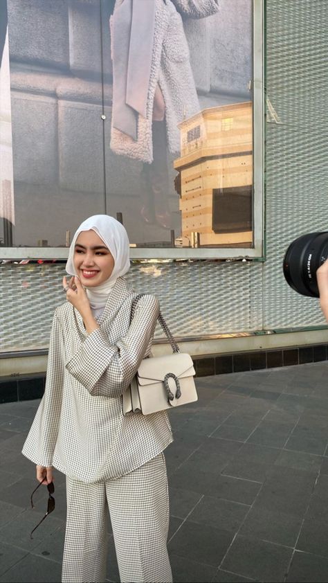 Malaysian Hijab Outfit, Malaysian Hijab, Malaysian Fashion, Simple Fashion Outfits Minimal Style, Hajib Fashion, Fashion Mumblr, Stile Hijab, Modest Fashion Hijab, Model Outfit