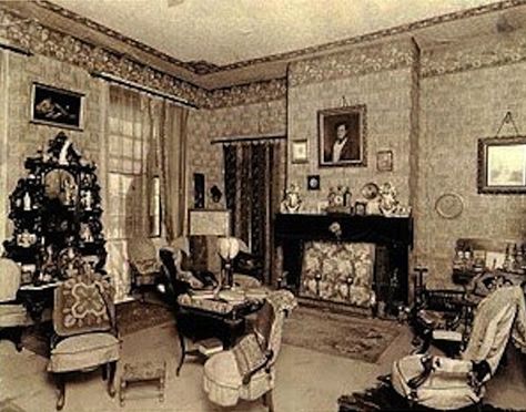 The 4 Basics of Victorian Interior Design and Home Decor Interior Design Victorian, Victorian Rooms, Steampunk Home Decor, Victorian Room, Victorian Interior Design, Interior Simple, Victorian Parlor, Victorian Home Interior, Italian Cafe