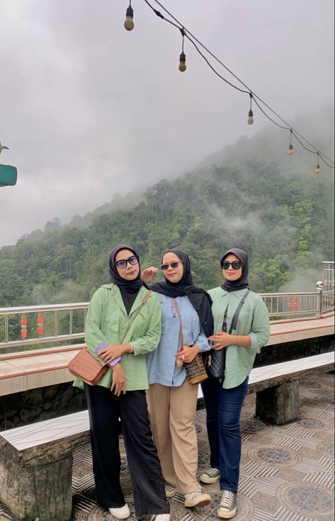 #puncak #ootd #ootdhijab #ootdhijabbromo Outfit Hijab, Ootd Hijab, Ootd