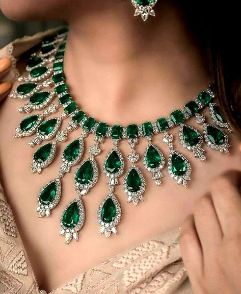 Bridal Jewelry Sets Brides, Bridal Jewellery Inspiration, Indian Bridal Jewelry Sets, Fancy Jewelry Necklace, Bridal Jewellery Design, Expensive Jewelry Luxury, Fancy Jewellery Designs, Indian Jewellery Design Earrings, Diamond Jewelry Designs