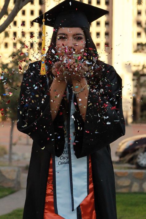 College Graduation Picture Ideas, College Grad Photoshoot, Masters Graduation Pictures, High School Graduation Pictures, Nursing Graduation Pictures, Cap And Gown Pictures, Masters Graduation, College Graduation Photoshoot, College Graduation Pictures Poses