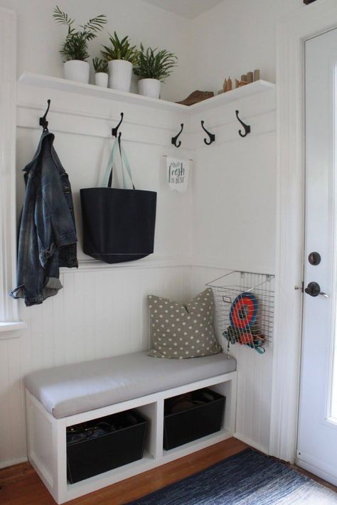 Diy Organize, Small Mudroom, Decoration Hall, Hallway Gallery, Vstupná Hala, Entry Storage, House Upgrades, Mud Room Entry, Foyer Ideas