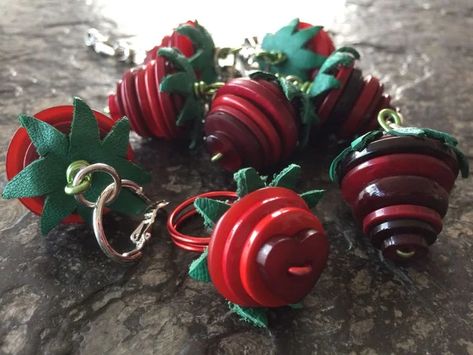 How To Make A Beaded Strawberry, Strawberry Jewelry Diy, Button Jewelry Diy, Trendy Strawberry Print Jewelry As Gift, Sweet Strawberry Print Jewelry As Gift, Strawberry Crafts, Strawberry Jewelry, Strawberry Earrings, Diy Jewelry Tutorials