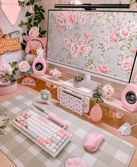 Pink Keyboard Desk Setup, Feminine Gaming Setup, Pink Green Gaming Setup, Floral Gaming Setup, Pink Desk Setup Aesthetic, Pink Computer Setup, Cute Desk Setup, Kawaii Desk Setup, Custom Keyboard