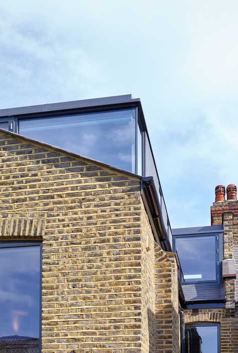 Kennington House by R2 Studio Architect Glass Dormer, Loft Conversion Victorian Terrace, Loft Mezzanine, Loft Extensions, Loft Conversion Roof, Loft Dormer, Loft Conversion Design, Loft Conversion Bedroom, Double Extension