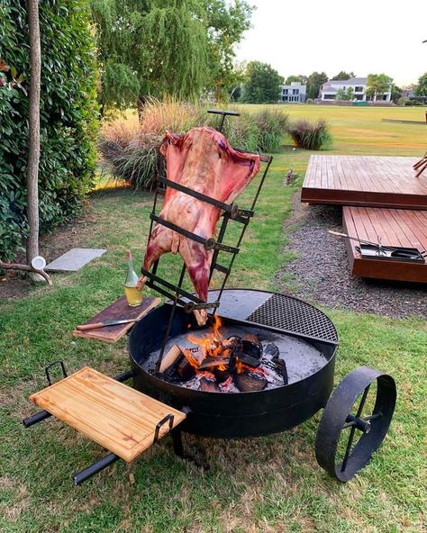 Barbeque Grill Design, Fire Pit Grate, Bbq Pit Smoker, Pizza Oven Outdoor Kitchen, Fire Pit Cooking, Outdoor Bbq Area, Barbecue Design, Bbq Grill Design, Outdoor Bbq Kitchen