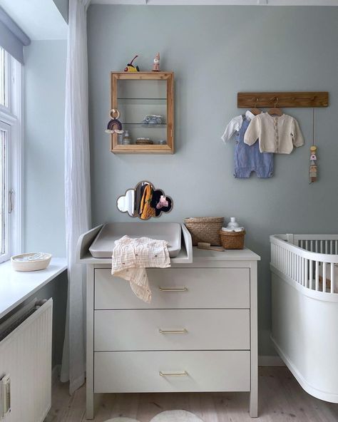 Sniglar Crib Hack, Box Room Nursery Ideas, Ikea Crib Hack Sniglar, Sniglar Hack, Ikea Changing Table Hack Sniglar, Box Room Nursery, Singlar Changing Table Hacks, Nordic Nursery, Nordic Room