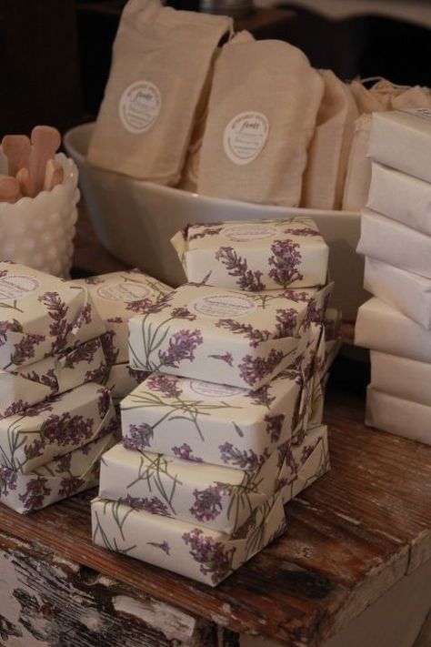 Natural Soap Packaging Ideas, Fancy Soap Packaging, Homemade Soap Aesthetic, Diy Soap Packaging Ideas, Homemade Soap Packaging Ideas, Handmade Soap Packaging Ideas, Soaps Design, Artisan Soap Packaging, Luxury Soap Packaging