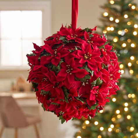 Poinsettia Decor, Christmas Garden Decorations, Kissing Ball, Red Poinsettia, Christmas Cottage, Poinsettia Flower, Christmas Poinsettia, Flower Ball, Christmas Flowers