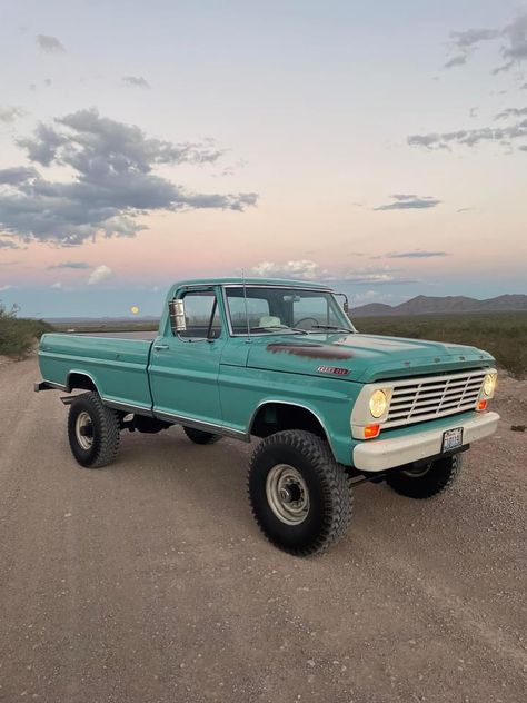 Old Diesel Trucks, Old Fashion Trucks, Old Cars And Trucks, Old Chevrolet Trucks, Old Country Trucks, Cute Trucks, 90s Truck, Cowgirl Truck, Truck Aesthetic