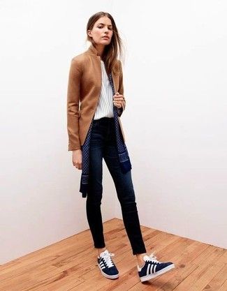 How to Wear Blue Sneakers (35 looks) | Women's Fashion Beige Outfit, Mode Casual, Looks Street Style, Sneakers Outfit, Adidas Gazelle, Fashion Mode, Looks Style, Mode Inspiration, Street Styles