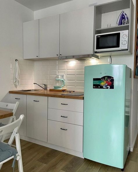 Apartemen Studio, Small Room Interior, Tiny Kitchen Design, Small Apartment Kitchen, Condo Interior, Minimalist Kitchen Design, Small Apartment Design, Tiny House Floor Plans, Tiny House Interior