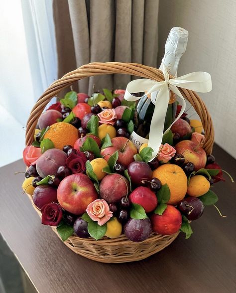 Fruit Basket Gift Ideas, Fruit Basket Ideas Gift, Fruit Basket Ideas, Fruit Basket Diy Gift, Client Gift Baskets, Fruit Flower Basket, Homemade Bouquet, Fruit Bouquet Ideas, Fruit Hampers