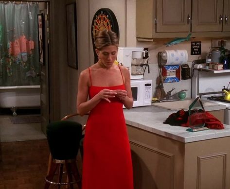 FRIENDS 2001 (S7 E18) Rachel "The One With Joey's Award". Estilo Rachel Green, Rachel Green Friends, Rachel Green Style, Rachel Green Outfits, Rachel Friends, Jenifer Aniston, Houndstooth Dress, Red Gowns, Rachel Green