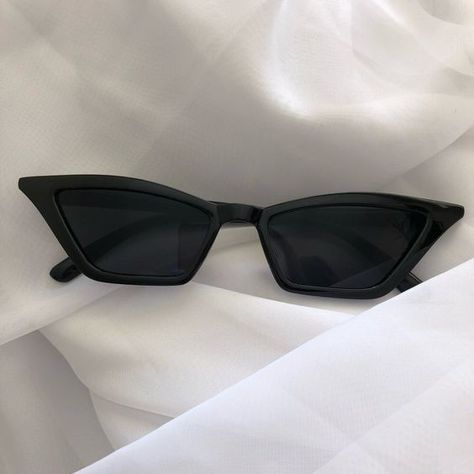 Triangle Sunglasses, Pretty Sunglasses, Glasses Aesthetic, Classy Glasses, Nice Glasses, Korean Accessories, Unique Sunglasses, Eyewear Trends, Ineffable Husbands