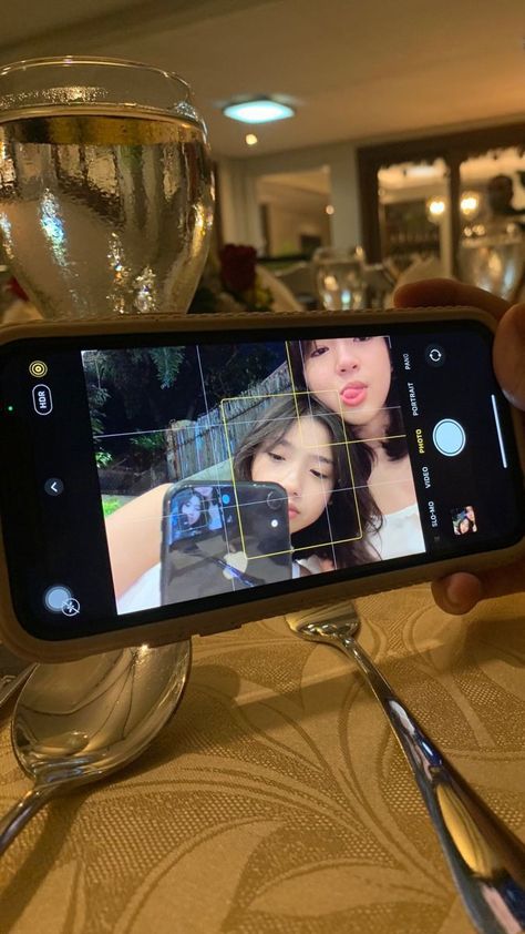 Bff Poses, Makeup Tip, Friend Pictures Poses, Take A Selfie, 사진 촬영 포즈, Digital Currency, Friend Poses Photography, Instagram My Story, Cute Friend Photos