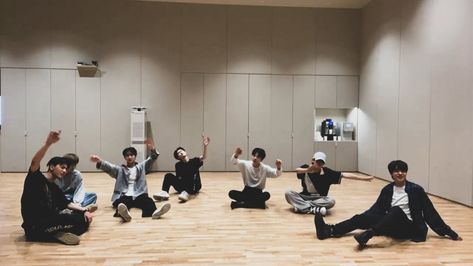 Dance Practice Room, Enhypen Dance, Practice Room, Group Pictures, Dance Practice, Twitter Header, Kpop Idol, Boy Groups, Jam