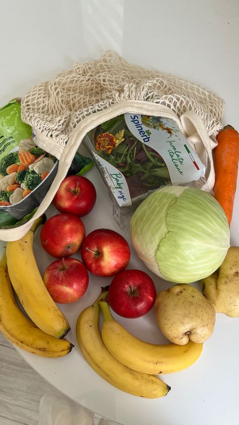 Healthy Grocery Basket Aesthetic, Whole Foods Grocery Haul, Healthy Grocery Shopping Aesthetic, Healthy Groceries Aesthetic, Grocery Haul Aesthetic, Whole Foods Aesthetic, Saturday Aesthetic, Groceries Aesthetic, Grocery Shopping Aesthetic