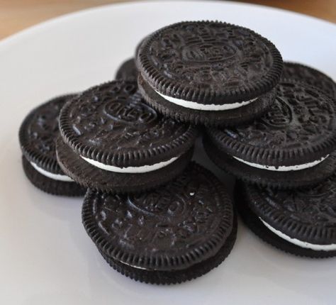 Oreos Oreos Aesthetic, Oreo Aesthetic, Vegetable Crockpot Recipes, Oreo Milkshake Recipe, Oreo Milkshake, Kinds Of Cookies, Baking Business, Milkshake Recipes, Happy Foods