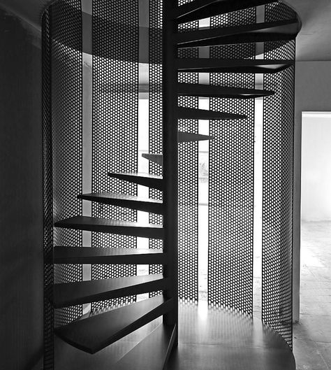 Circle Stairs, Round Stairs, Spiral Stairs Design, Contemporary Stairs, Staircase Handrail, Escalier Design, Stairs Architecture, Metal Stairs, Stair Handrail