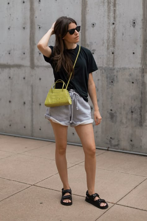 Outfits: Spring Sweat Shorts Outfits, Spring Shorts Outfits, Summer Outfit 2023, Looks Com Short, Dress Shorts Outfit, Casual Sport Outfit, Cute Summer Outfit, Outfit 2023, Shorts Outfits Women