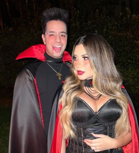 Vampire Costume Couple, Unique Duo Halloween Costumes, Easy Couple Halloween Costumes, Vampire Halloween Costume, Vampire Costumes, Hot Halloween Outfits, Duo Halloween Costumes, Couples Halloween Outfits, Cute Couple Halloween Costumes