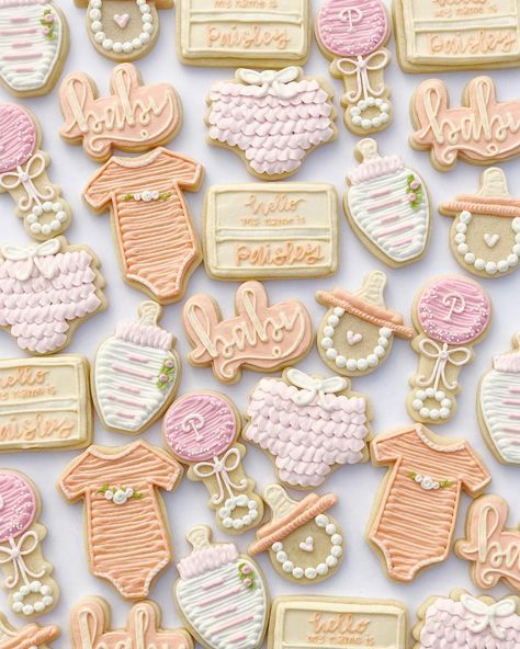 Baby Shower Cookies Neutral, Sugar Cookie Buttercream Frosting, Buttercream Frosting Cookies, Cookies First Birthday, Baby Sugar Cookies, Birthday Party Cookies, Roses And Pearls, Buttercream Cookies, Flooding Cookies