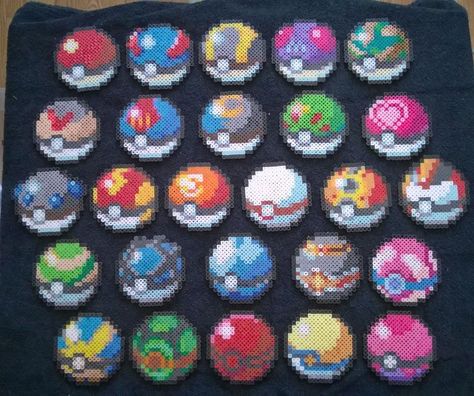 Poke balls perler beads Hama Beads Pokemon, Pokemon Bead, Perler Creations, Pokemon Perler Beads, Pearl Beads Pattern, Art Perle, Hama Beads Design, Perler Bead Templates, Perler Crafts