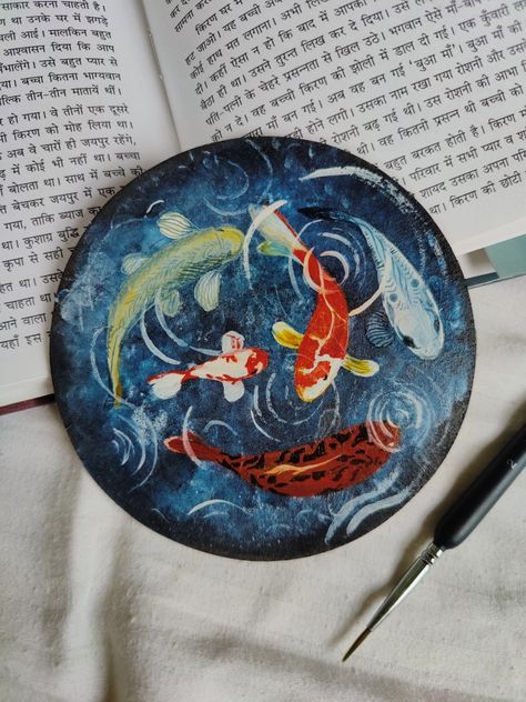 Koi Fish Ceramic Art, Wooden Coaster Ideas Paint, Drawing On Clay Plate, Plate Inspo Paint, Aesthetic Coaster Painting, Pottery Painting Coaster, Koi Fish Ceramics, Koi Fish Pottery Painting, Paint A Pot Ideas Plate