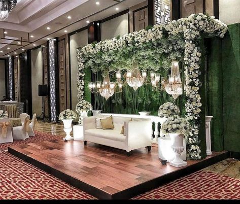 Simple Wedding Decoration, Minimal Wedding Decor, Decoration Ideas Wedding, Wedding Stages, Reception Stage Decor, Engagement Decor, Wedding Hall Decorations, Wedding Decor Photos, Wedding Reception Backdrop