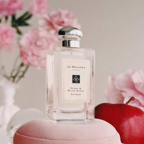 Peony & Blush Suede Cologne - Jo Malone London | Sephora Peony And Blush Suede, Jo Malone Pomegranate Noir, Jo Malone Cologne, Jo Malone Peony, Jo Malone Fragrance, Blossom Perfume, Peony Blush Suede, Summer Fragrance, Flowers Blooming