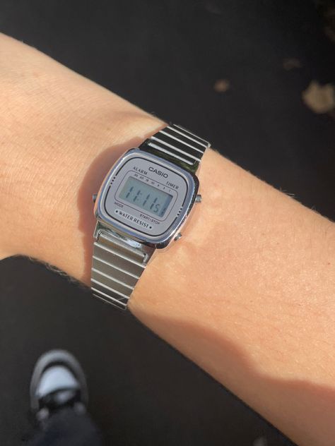 Casio Silver Watch, Small Watches Women, Digital Watches Women, Casio Vintage Watch, Money Clothes, Silver Watches Women, Vintage Watches Women, Retro Watches, Cute Nikes