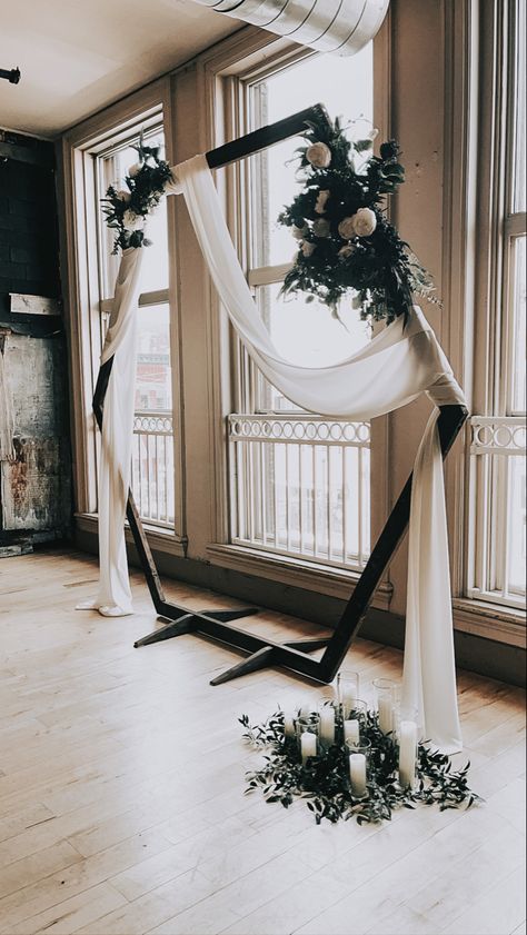 Wedding Backdrop Design Greenery, Hexagon Ceremony Backdrop, Wedding Ceremony Backdrop Hexagon, Hexagonal Backdrop Wedding, Back Drop For Wedding Table, Industrial Wedding Centerpieces Diy, Geometric Altar Wedding, Black Hexagon Wedding Arch, Rustic Wedding Ceremony Backdrop