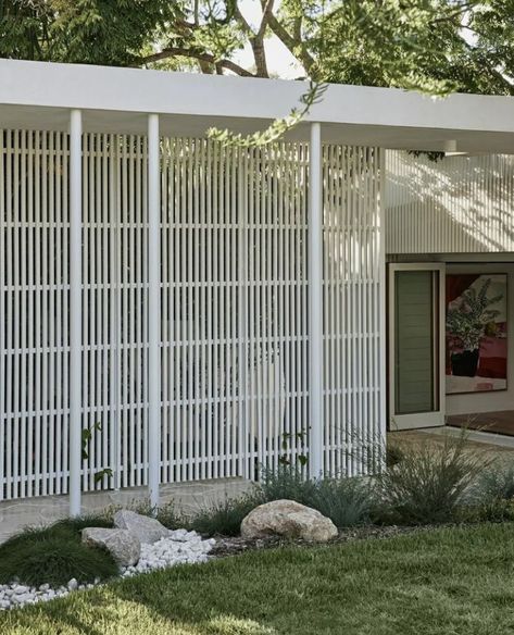 Backyard Ideas Deck, Dreamy Backyard, Retreat Design, Garden Escape, Gallery House, Mid Century Exterior, Front Fence, Carport Designs, Mid Century Architecture