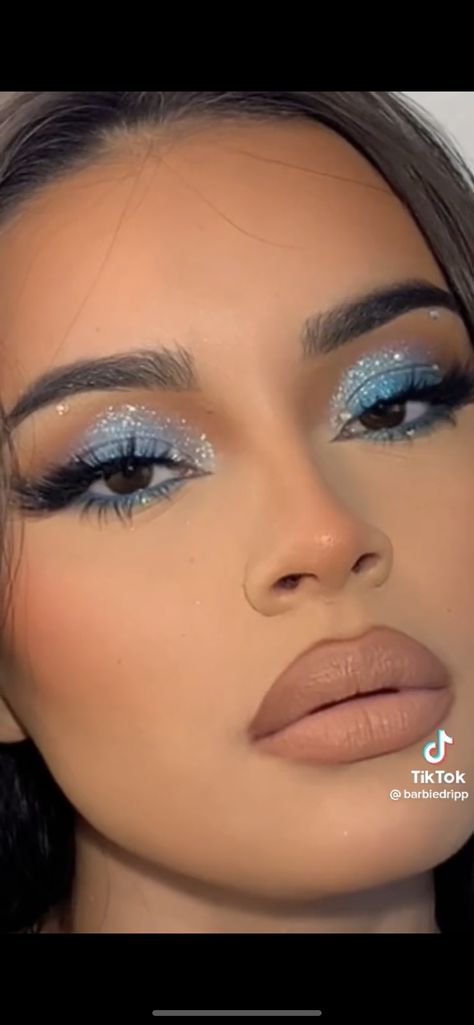 Makeup Ideas For Quinceanera, Quinceanera Makeup, Birthday Makeup Looks, Blue Makeup Looks, Blue Quince, Prom Eye Makeup, Birthday Makeup, Eye Makeup Pictures, Eye Makeup Designs