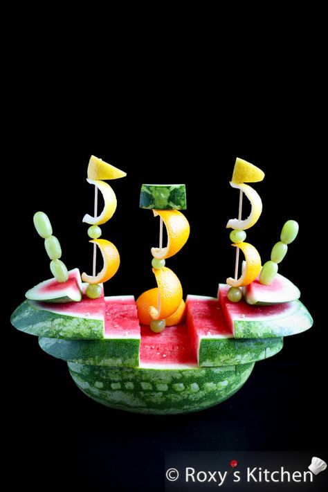 Watermelon Boat Fruit Monkey, Watermelon Boat, Pumpkin Competition, Salad Decoration, Pineapple Cheesecake, Best Christmas Appetizers, Diwali 2024, Sheep Cake, Deco Fruit