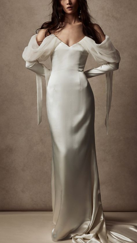 Danielle Frankel | Maren #daniellefrankel #fashion #moda #dress #vestido #vestidosdenovia #weddingdresses #weddingdress #noiva #bride #whitedress #vestidobranco Bridesmaid Silk Dresses, Silk Dresses Designs, Daniel Frankel, New Collection 2022, Danielle Frankel, Wedding Dresses Ideas, Short Wedding Dresses, Silk Dresses, Dream Wedding Ideas Dresses