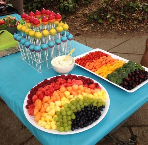 Rainbow Party Food Ideas | Rainbow Party Ideas Rainbow Party Food, Pony Birthday Party, My Little Pony Birthday Party, Little Pony Birthday Party, Decorações Com Comidas, Rainbow Parties, My Little Pony Party, Rainbow Fruit, Oktoberfest Party