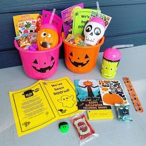 "BOO" your friends and family with these adorable "you've been BOO'ed" buckets!! Or gift this Halloween-themed spooky basket to wish someone a "happy halloween". BOO buckets will be a huge hit for kids, tweens and toddlers! Each filled "BOO" bucket includes: 👻 Halloween themed cup + straw 👻 Bloody bites 👻 Mochi squishy fidget 👻 Make a face sticker sheet 👻 Halloween themed slap bracelet 👻 Mini coloring book 👻 Crayons (4) 👻 Rice Krispie Treat 👻 You've Been BOO'ed instructions/sign Boo Bucket, Trick Or Treat Basket, Halloween Rice Krispie Treats, Kids Halloween Gifts, Been Booed, Happy Hallow, You've Been Booed, Fun Straws, Treat Basket