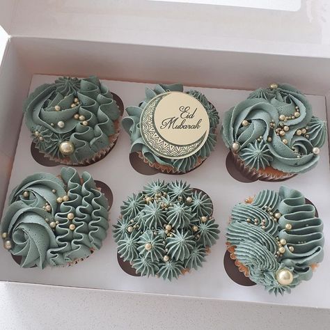 Eid Mubarak Cupcakes Ideas, Eid Mubarak Cupcakes, Eid Cupcakes Ideas, Ramadan Cupcakes, Eid Cupcakes, Eid Sweets, Bakery Business Plan, Eid Boxes, Eid Ideas