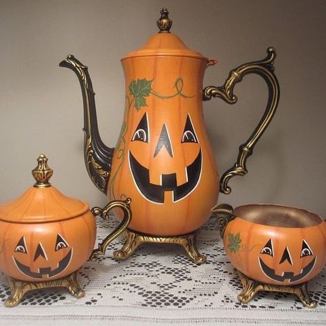 Halloween Teapot, Spooky Diy Halloween Decor, Fun Diy Halloween Decorations, Halloween Decorations Ideas, Scare Crow, Silver Plated Tea Set, Painting 101, Painted Teapot, Homemade Halloween Decorations