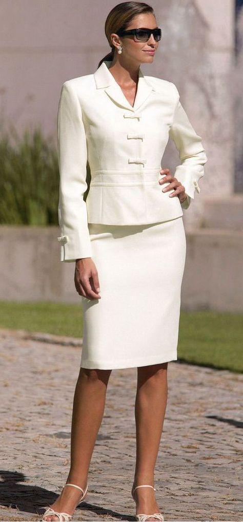 White Dress Suits, White Skirt Suit, Dress Attire, Work Outfits Women, Classy Women, Suit Fashion, Work Attire, Dress Suits, Office Fashion