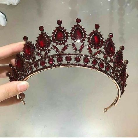 Quinceanera Jewelry, Crystal Crown Tiaras, Crown Aesthetic, Tiaras Jewellery, Beautiful Tiaras, Crowns And Tiaras, Rhinestone Tiara, Crystal Crown, Royal Jewelry