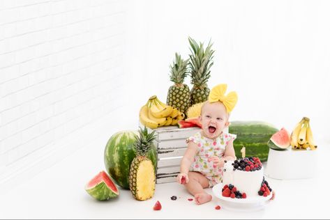 1 year old fruit themed cake smash | cake smash ideas | childrens photography l photo shoot ideas l mini session ideas l photo shoot Inspo Fruit Themed Cake, Themed Cake Smash, Pet Photography Studio, Toddler Portraits, Birthday Props, 1st Birthday Photoshoot, Food Photoshoot, Cake Smash Photography, Orange County Wedding