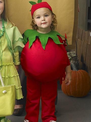 DIY tomato costume Diy Costumes For Kids, Halloween Diy Costumes, Tomato Costume, Nutrition Month Costume, Geek Outfit, Paris Halloween, Vegetable Costumes, Easy College Halloween Costumes, Apple Costume