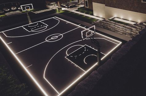 Backyard Deck Ideas, Home Basketball Court, Creative Backyard, Basketball Court Backyard, Dream Life House, Dream House Rooms, Backyard Deck, Deck Ideas, Luxury Homes Dream Houses